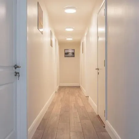 Burrows Lodge, The Metal Man 6 Pensionat Tramore