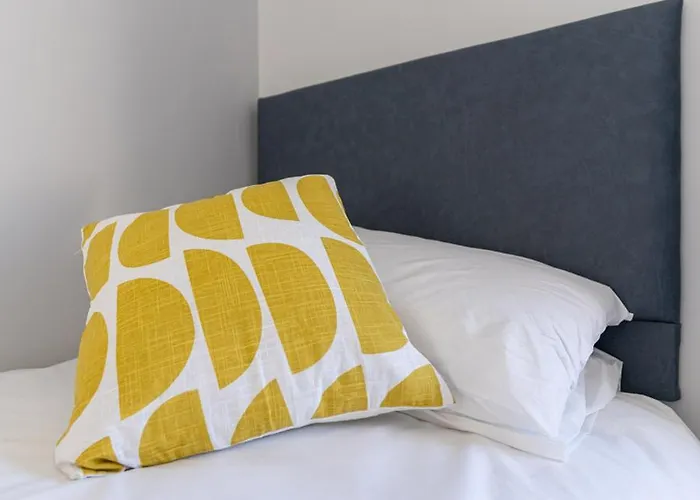 招待所 Burrows Lodge, The Metal Man 6