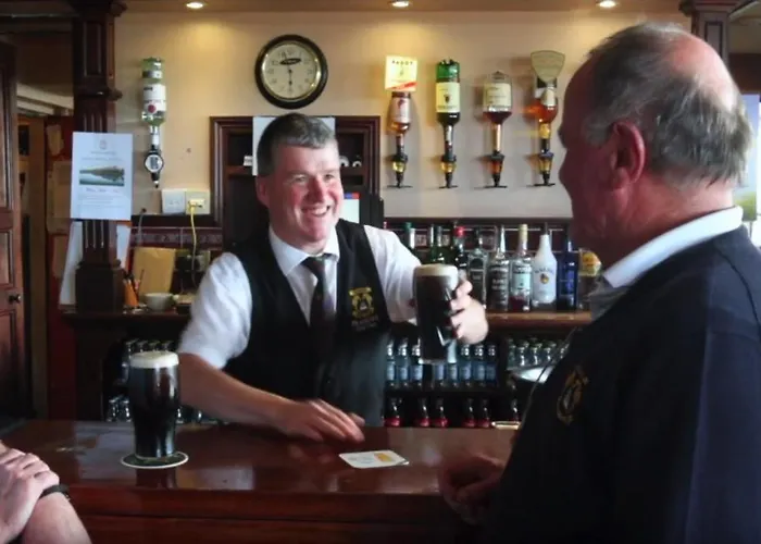 招待所 Burrows Lodge, The Metal Man 6